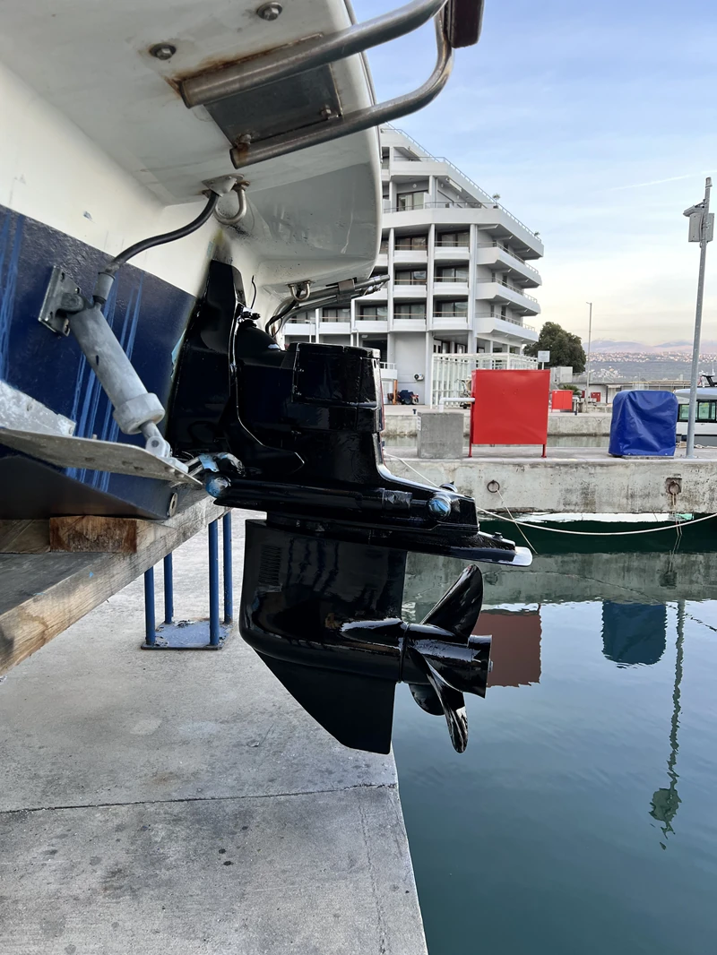 Sterndrive after antifouling paint